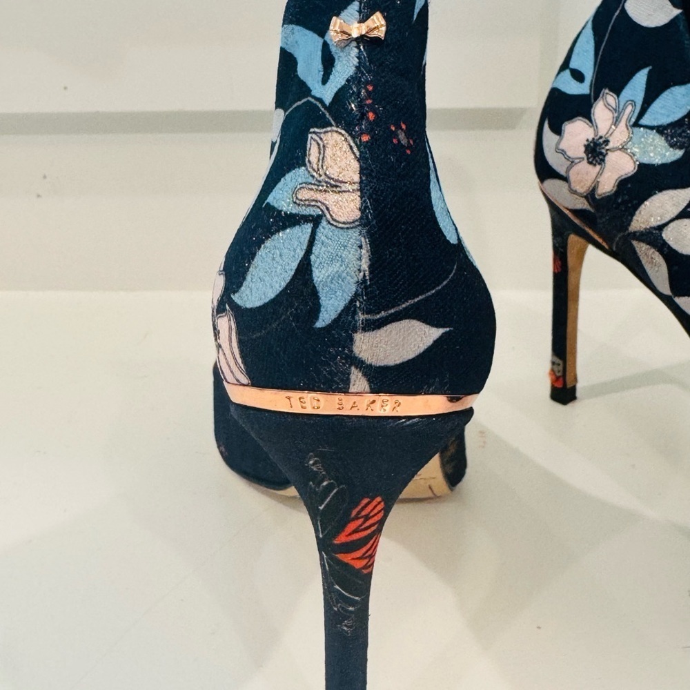 Ted Baker Moniirra Navy Heels with Rose Gold, Butterfly and Floral Design Sz 9.5 - Picture 6 of 10